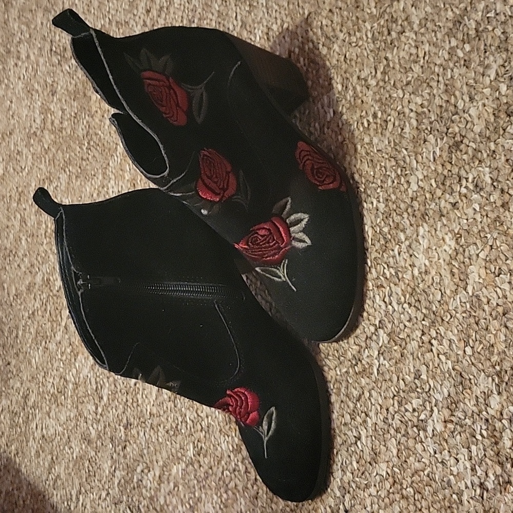 Gorgeous NWOT Lucky Brand booties!!!
